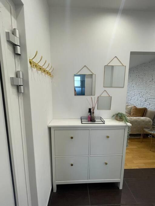 Moderne Wohnung In Der Naehe Vom Parndorf Outlet! Bruckneudorf Bagian luar foto